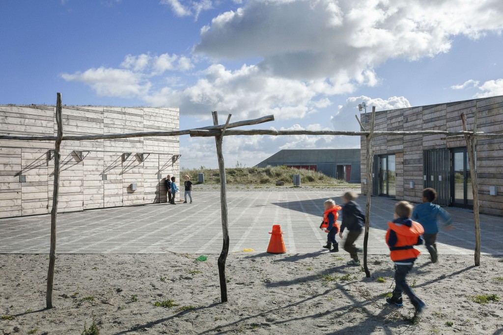 Rummet mellem bygningerne_foto Laura Stamer