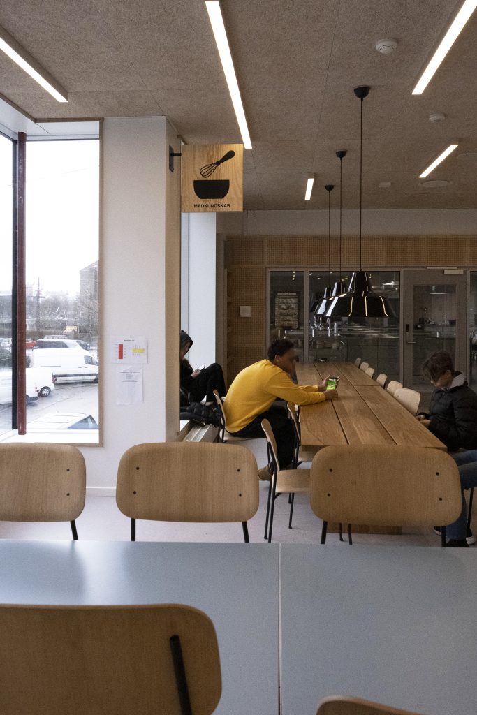 JJW har stået for møbler og skiltning