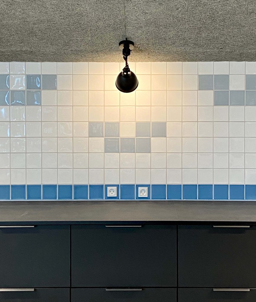 Oversættelse af murrelief i kantine_foto JJW